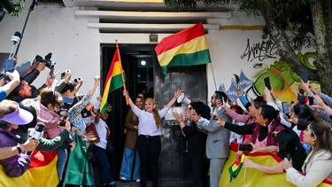 La golpista Áñez fue liberada y estará en la asunción de Paz