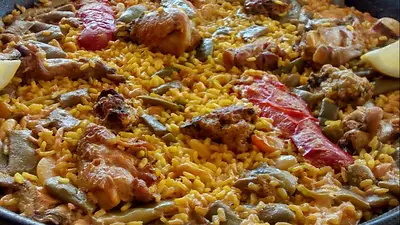 paella de carne. paella de carne.