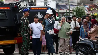 Decenas de heridos tras explosiones en una mezquita indonesia, se sospecha de un estudiante Decenas de heridos tras explosiones en una mezquita indonesia, se sospecha de un estudiante