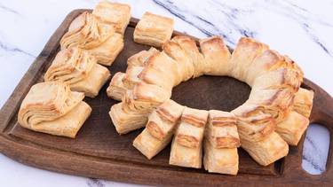 Tarde de lluvia y mates: receta de cremona rellena de membrillo y libritos de grasa