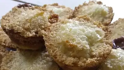 Cómo es la receta de la mini torta de coco y dulce de leche. Cómo es la receta de la mini torta de coco y dulce de leche.