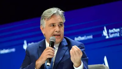 Escándalo en las escuelas de Córdoba: Llaryora niega aumentos a docentes pero otorga millones para seguridad privada Escándalo en las escuelas de Córdoba: Llaryora niega aumentos a docentes pero otorga millones para seguridad privada