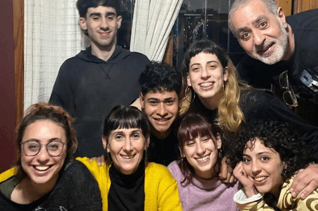 Día Mundial de la Adopción: en Argentina, 2.000 chicas y chicos esperan una familia