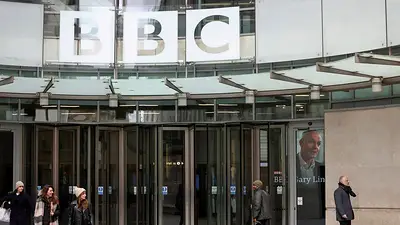 Jefe de la BBC, Tim Davie, dimite tras las críticas por la edición de un documental sobre Trump Jefe de la BBC, Tim Davie, dimite tras las críticas por la edición de un documental sobre Trump