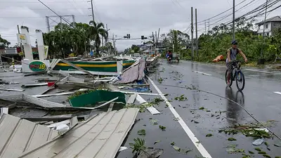 El tifón Fung-wong se debilita en Filipinas tras causar cuatro muertes El tifón Fung-wong se debilita en Filipinas tras causar cuatro muertes