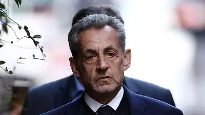 Sarkozy pide a la justicia que le libere de la cárcel a la espera de un recurso Sarkozy pide a la justicia que le libere de la cárcel a la espera de un recurso