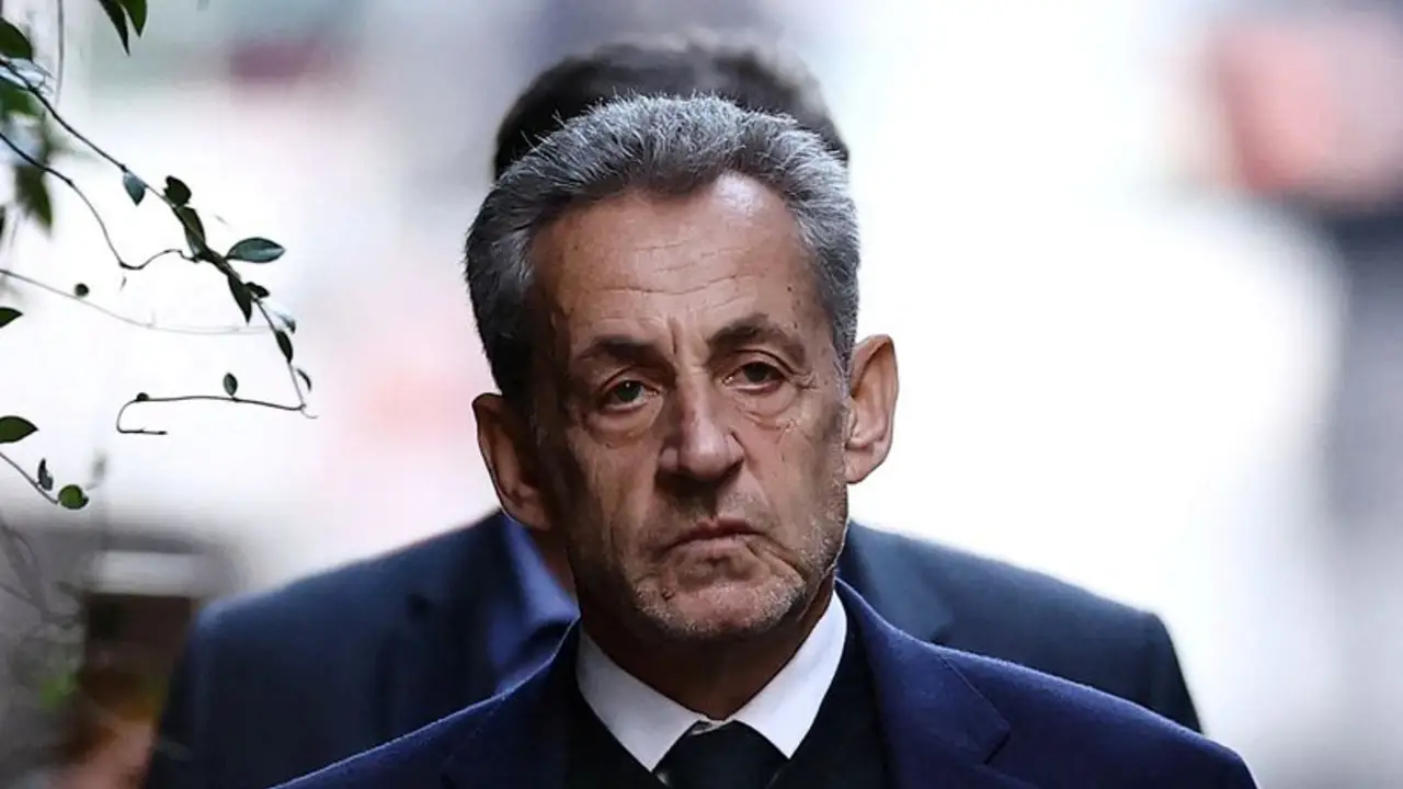 Sarkozy salió en libertad condicional tras estar preso 20 días por corrupción 