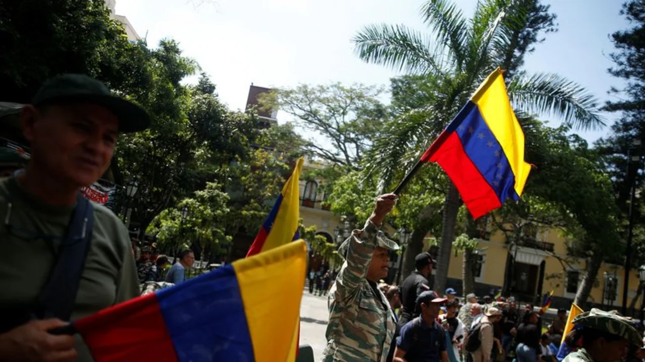REENVÍO-Ejército venezolano opta por "resistencia revolucionaria" ante eventual ataque de EEUU