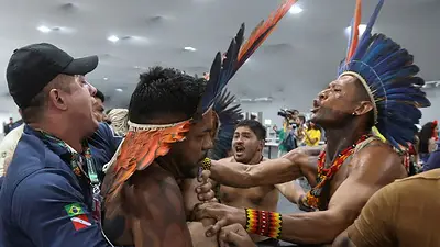 Manifestantes indígenas irrumpen en la COP30 y se enfrentan a los servicios de seguridad Manifestantes indígenas irrumpen en la COP30 y se enfrentan a los servicios de seguridad