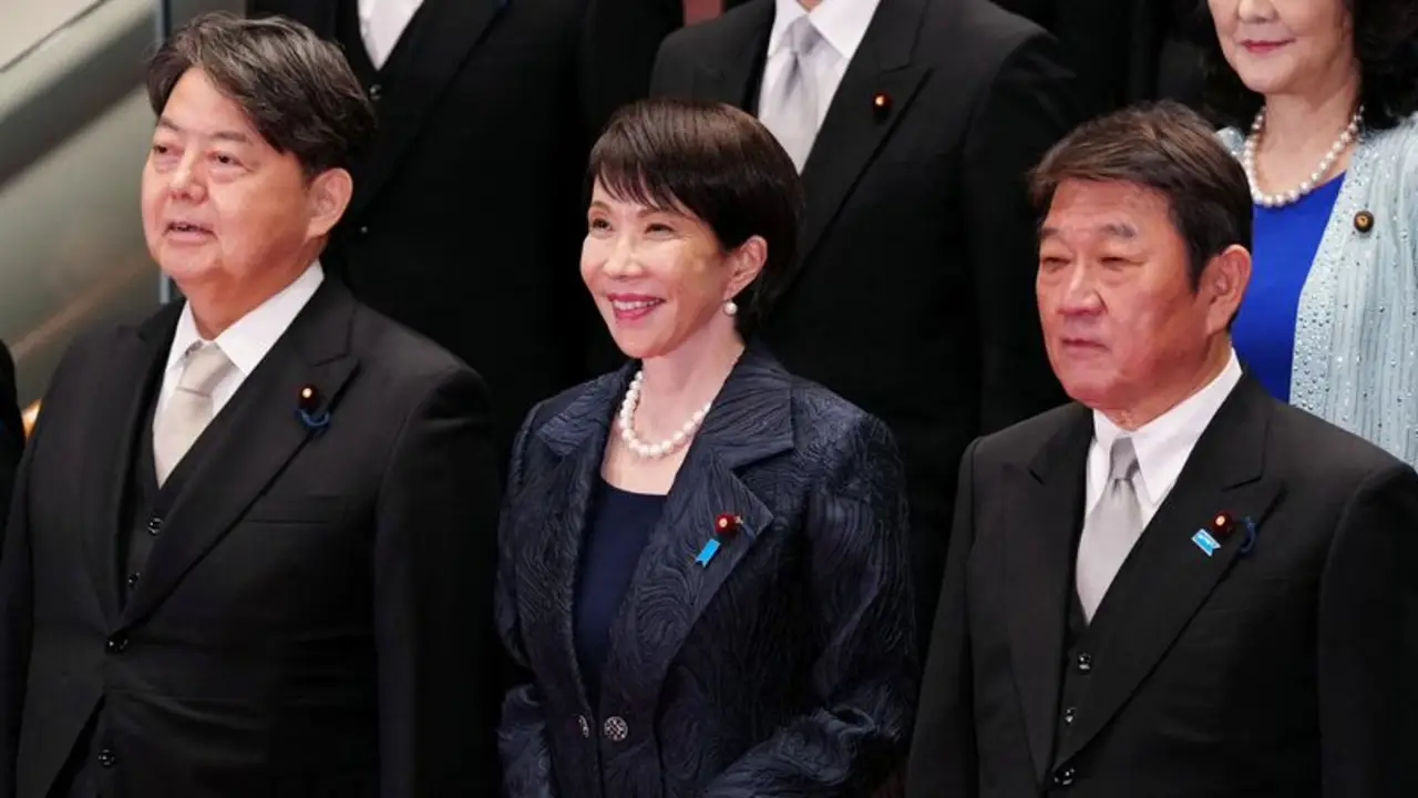 Primera ministra japonesa vacila sobre cuestión de armas nucleares, insinuando un posible giro