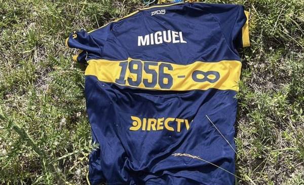Quién y en qué pueblo de Uruguay de tan sólo 430 habitantes encontró la camiseta homenaje de Boca a Russo: 