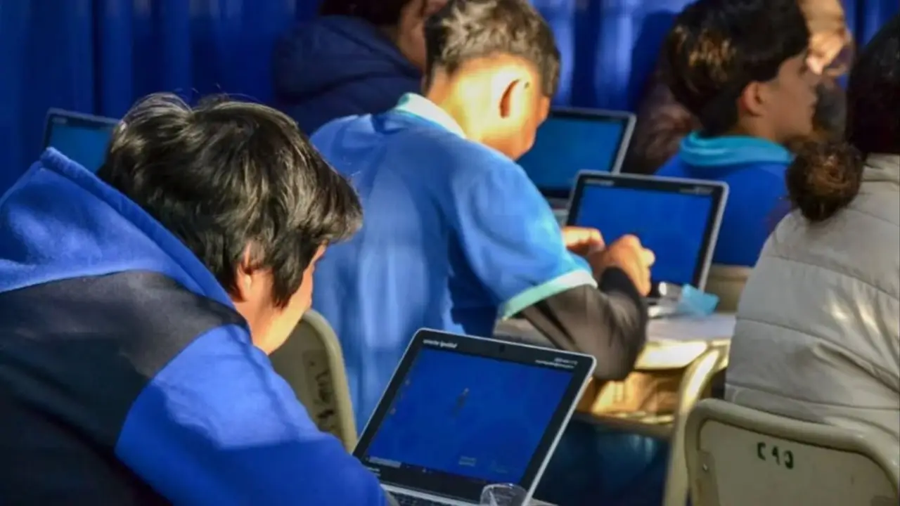 Tras un acuerdo internacional con Taiwán, La Rioja recibió equipamiento para la creación de aulas digitales: los detalles