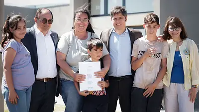 Con una inversión de $742 millones, Kicillof entregó viviendas y cuestionó el freno de las políticas habitacionales de Nación Con una inversión de $742 millones, Kicillof entregó viviendas y cuestionó el freno de las políticas habitacionales de Nación