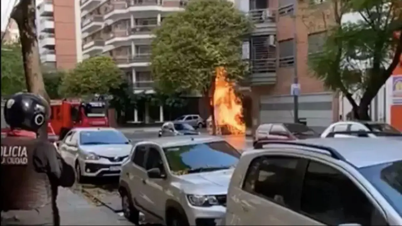 Pánico en Caballito: escape de gas y llamas de 12 metros en un edificio