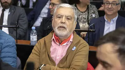 Rechazaron el pedido de domiciliaria de De Vido y se presentará el jueves en Comodoro Py Rechazaron el pedido de domiciliaria de De Vido y se presentará el jueves en Comodoro Py