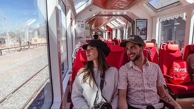 Es el primer tren solar de América Latina y sus innovadoras ventanas permiten ver el paisaje 360: el mejor viaje para el norte argentino Es el primer tren solar de América Latina y sus innovadoras ventanas permiten ver el paisaje 360: el mejor viaje para el norte argentino