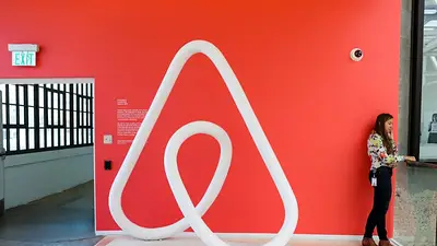 Airbnb apuesta por los pueblos de España mientras las ciudades endurecen sus normas Airbnb apuesta por los pueblos de España mientras las ciudades endurecen sus normas