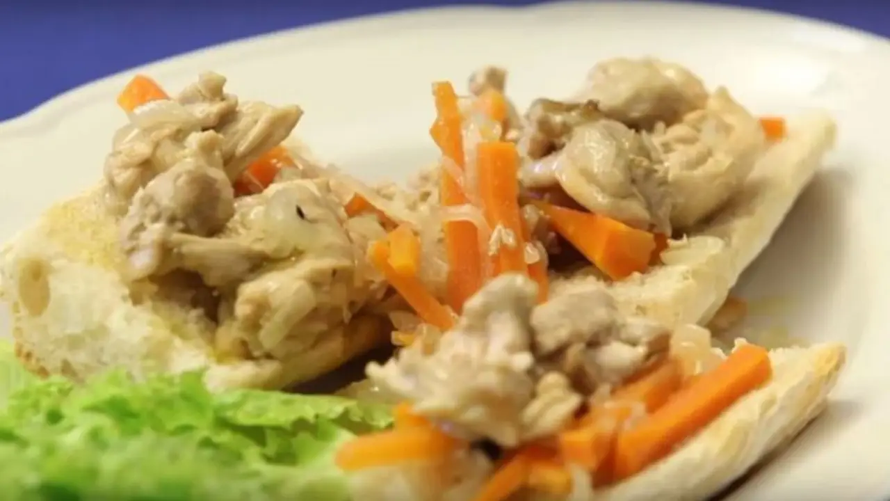 Cómo es la receta del escabeche de pollo con vino y vegetales. 