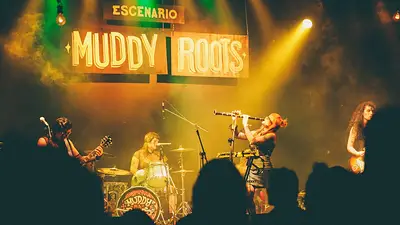 Muddy Roots vuelve a Buenos Aires: dos noches para celebrar el espíritu del folk, el punk y el country alternativo. Muddy Roots vuelve a Buenos Aires: dos noches para celebrar el espíritu del folk, el punk y el country alternativo.