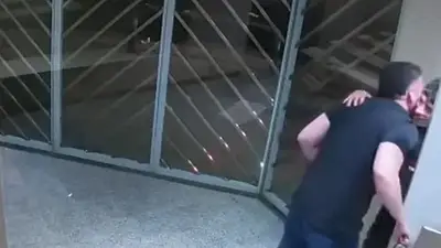 Fue víctima de "viudos negros" en Palermo: lo apuñalaron y le dijeron que se "tenía que morir" Fue víctima de "viudos negros" en Palermo: lo apuñalaron y le dijeron que se "tenía que morir"