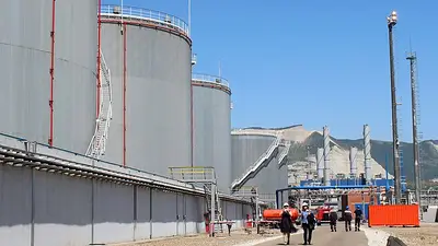 Drones ucranianos dañan un barco, viviendas y un depósito de petróleo en la ciudad rusa de Novorosíisk Drones ucranianos dañan un barco, viviendas y un depósito de petróleo en la ciudad rusa de Novorosíisk