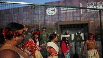 Manifestantes indígenas bloquean entrada a la cumbre del clima COP30 en Brasil Manifestantes indígenas bloquean entrada a la cumbre del clima COP30 en Brasil