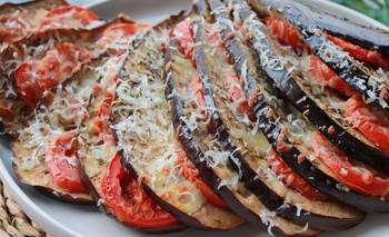 Receta de berenjenas asadas con tomate y provolone para el fin de semana | Recetas de cocina
