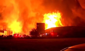 Las impactantes imágenes y los videos de la masiva explosión en Ezeiza | Explosión en ezeiza