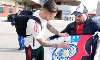 Es de River, se viralizó por la bandera de Oasis y le habló a los Gallagher | River plate