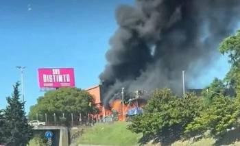 Voraz incendio en una fábrica textil de Villa Celina | Incendio