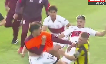 Escándalo en Deportivo Madryn vs Deportivo Morón: feroz pelea en la cancha | Fútbol argentino