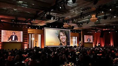 Tom Cruise defiende el poder del cine al aceptar un Oscar honorífico Tom Cruise defiende el poder del cine al aceptar un Oscar honorífico
