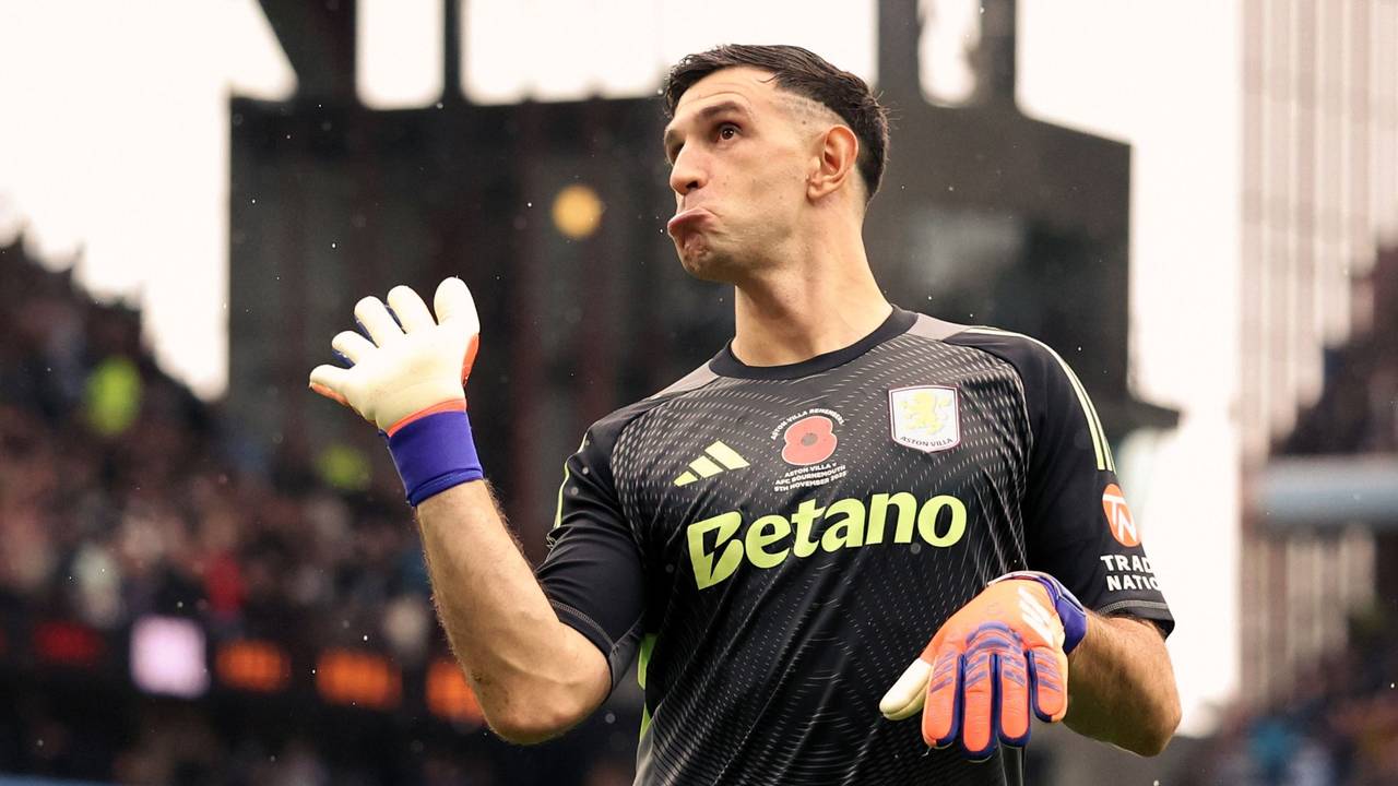 Dibu Martínez, Selección Argentina, Aston Villa