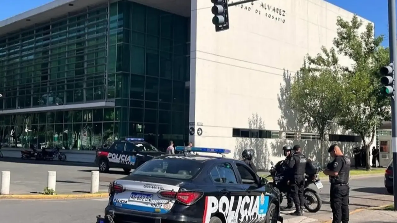 Mientras Pullaro celebra su política de seguridad, nueve heridos y ocho detenidos en múltiples balaceras sacuden a Rosario