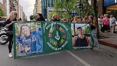 La familia de Martín Cáceres encabezó la caminata en Córdoba. (Foto: Fernanda González) La familia de Martín Cáceres encabezó la caminata en Córdoba. (Foto: Fernanda González)