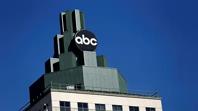 Trump pide que se revoquen las licencias de emisión de ABC tras la pregunta de un reportero Trump pide que se revoquen las licencias de emisión de ABC tras la pregunta de un reportero