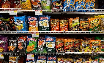 Un estudio reveló que los ultraprocesados aumentan un 40% el riesgo de daño cerebral | Alimentación