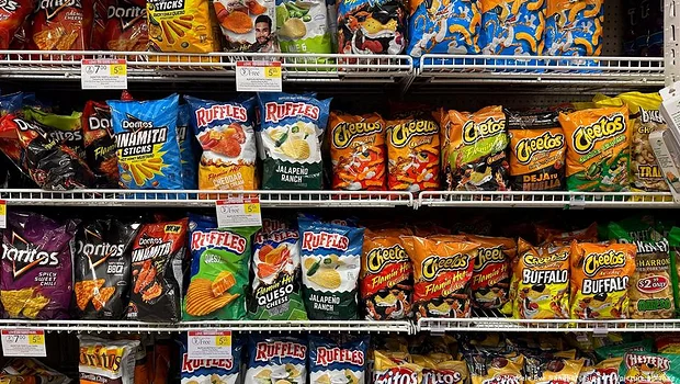 Un estudio reveló que los ultraprocesados aumentan un 40% el riesgo de daño cerebral | Alimentación