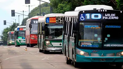 Como en 2001: empresas de colectivos pagarán sueldo y aguinaldo en cuotas Como en 2001: empresas de colectivos pagarán sueldo y aguinaldo en cuotas