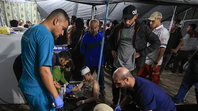 Ataques aéreos israelíes matan a 10 palestinos en Gaza y alteran el alto el fuego, dicen médicos Ataques aéreos israelíes matan a 10 palestinos en Gaza y alteran el alto el fuego, dicen médicos