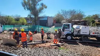 Obreros trabajando en las vías Obreros trabajando en las vías