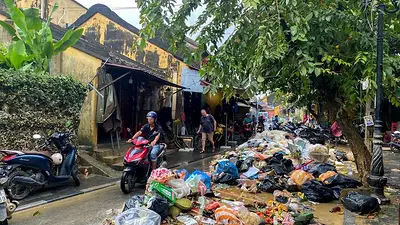 Se agravan las inundaciones en el centro de Vietnam, donde ya han muerto 16 personas Se agravan las inundaciones en el centro de Vietnam, donde ya han muerto 16 personas