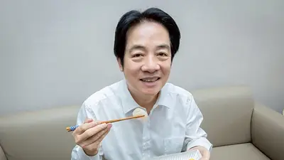 Taiwán muestra su apoyo a Japón en el conflicto con China comiendo sushi Taiwán muestra su apoyo a Japón en el conflicto con China comiendo sushi