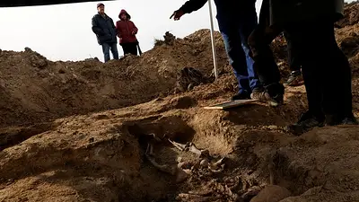 España exhuma a una víctima de los asesinatos del franquismo en un esfuerzo continuo de recuperación España exhuma a una víctima de los asesinatos del franquismo en un esfuerzo continuo de recuperación