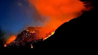 Incendio en Epuyén: contuvieron el 80% de las llamas pero hay alerta de mayores focos Incendio en Epuyén: contuvieron el 80% de las llamas pero hay alerta de mayores focos