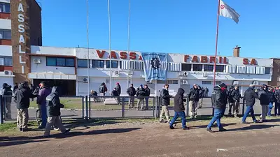 Denuncian que Vassalli no cumplió el acuerdo y vuelve el conflicto con 280 trabajadores: "La planta está parada" Denuncian que Vassalli no cumplió el acuerdo y vuelve el conflicto con 280 trabajadores: "La planta está parada"