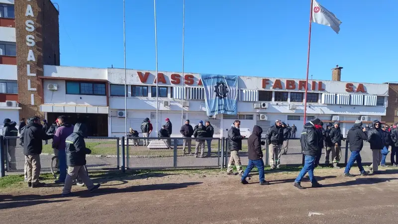 Denuncian que Vassalli no cumplió el acuerdo y vuelve el conflicto con 280 trabajadores: "La planta está parada"