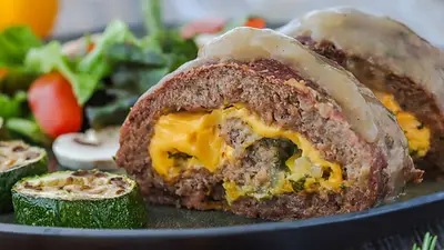 Cómo es la receta de los rolls de carne y cheddar. Cómo es la receta de los rolls de carne y cheddar.