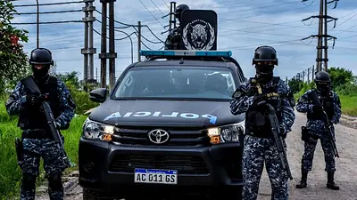 La Policía de Formosa allanó un escuadrón de Gendarmería y recuperó la camioneta robada bajo custodia de la fuerza de Bullrich La Policía de Formosa allanó un escuadrón de Gendarmería y recuperó la camioneta robada bajo custodia de la fuerza de Bullrich