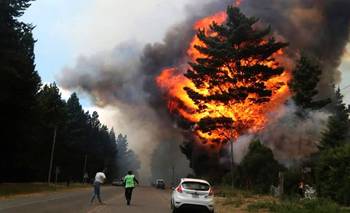 Alerta en Chubut: el fuego reavivó en Epuyén y el viento complica los trabajos | Incendios